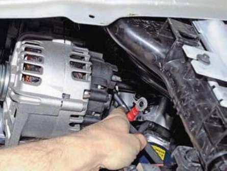 Removing and repairing the Renault Duster generator