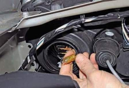 Replacing Renault Duster lamps and lighting fixtures