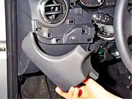 Removing the Renault Duster instrument cluster