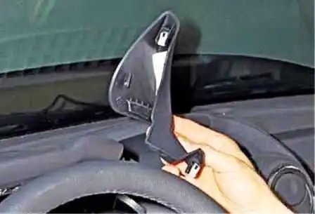 Removing the Renault Duster instrument cluster