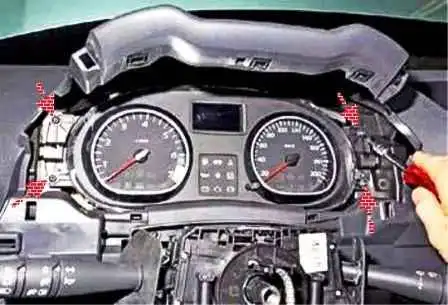 Removing the Renault Duster instrument cluster