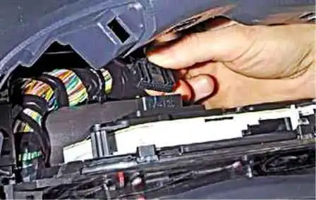 Removing the Renault Duster instrument cluster
