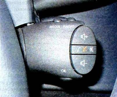 Diseño y sustitución de interruptores de columna de dirección Renault Duster
