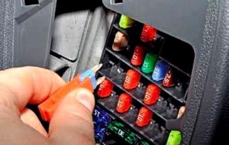 How to change Renault Duster fuses