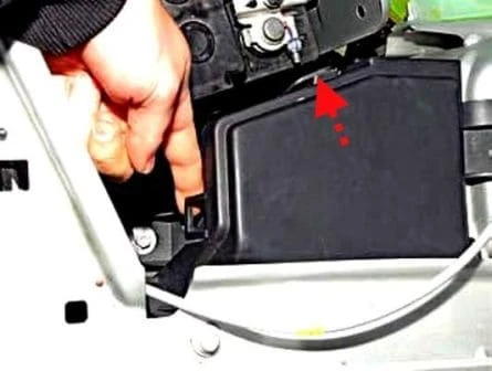 Cómo reemplazar los fusibles de Renault Duster