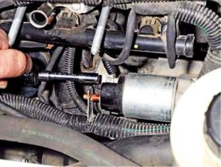 Зняття та ремонт стартера Renault Duster