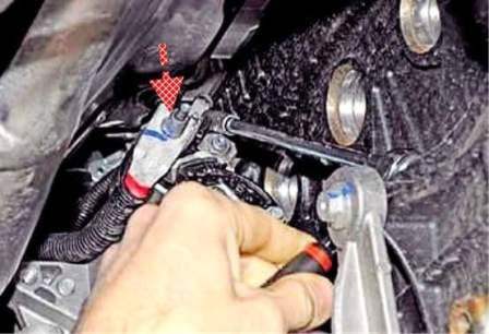 Extracción y reparación del motor de arranque Renault Duster