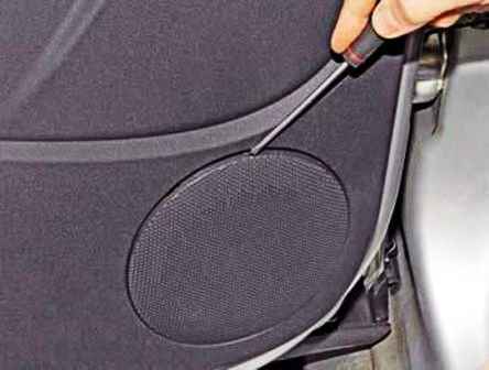 How to remove Renault Duster rear door trim