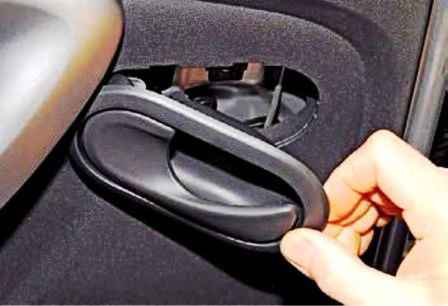 How to remove Renault Duster rear door trim