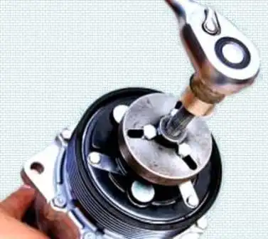 Extracción y reparación de compresor de aire acondicionado Renault Duster