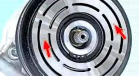 Extracción y reparación de compresor de aire acondicionado Renault Duster