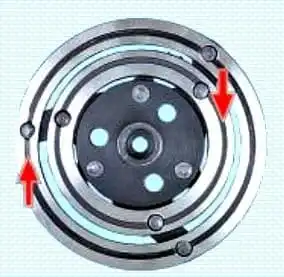 Extracción y reparación de compresor de aire acondicionado Renault Duster