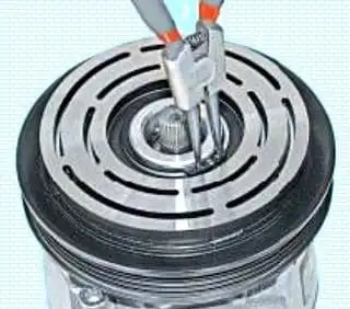 Desmontaje y reparación de compresor de aire acondicionado Renault Duster