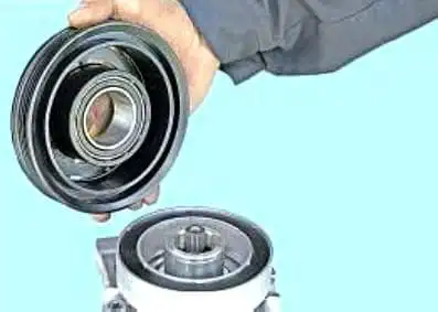 Extracción y reparación de compresor de aire acondicionado Renault Duster
