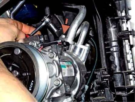 Removing and repairing Renault Duster air conditioning compressor