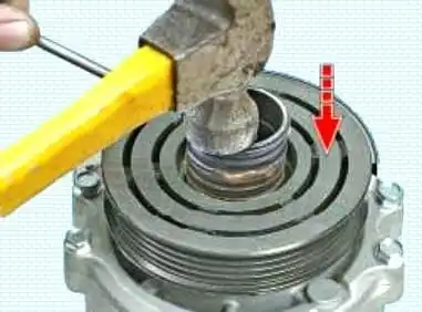 Extracción y reparación de compresor de aire acondicionado Renault Duster
