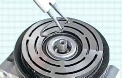 Extracción y reparación de compresor de aire acondicionado Renault Duster