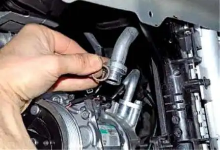 Desmontaje y reparación de compresor de aire acondicionado Renault Duster