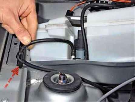 Removing parts of windshield washers Renault Duster