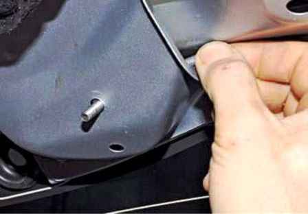 Replacing the rear door wiper Renault Duster