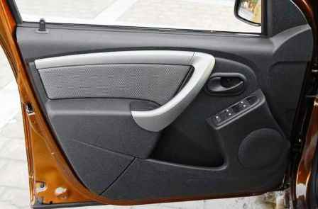 Removal and installation of Renault Duster doors