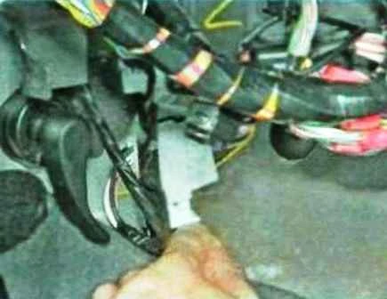 Extracción e instalación de puertas Renault Duster