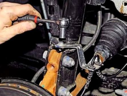 Replacing Renault Duster front suspension units