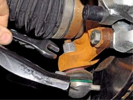 Replacing Renault Duster front suspension units