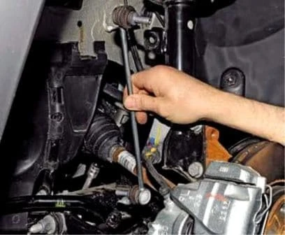 Renault Duster алдыңғы аспа бірліктерін ауыстыру