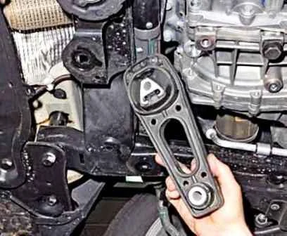 Removing the Renault Duster subframe