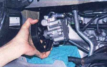 Снятие насоса гидроусилителя рулевого управления Renault Duster