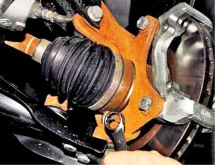 Replacing Renault Duster front brake elements