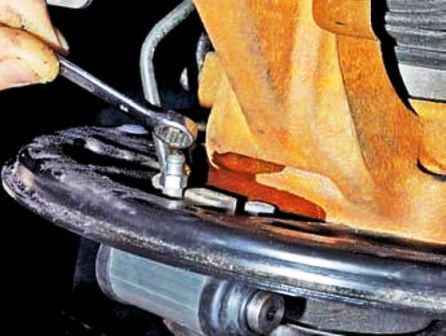 Заміна елементів гальм задніх коліс Renault Duster
