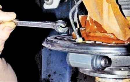 Sustitución de elementos de freno rueda trasera Renault Duster