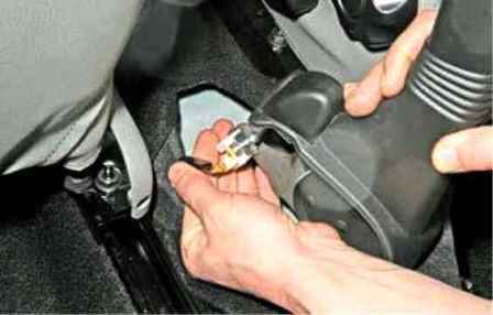 Reparación de freno de mano de Renault Duster