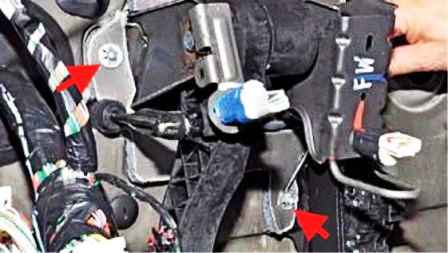Sustitución del servofreno y válvula de retención de freno Renault Duster