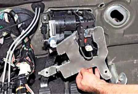 Replacing the Renault Duster brake booster and check valve