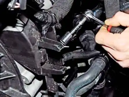 Desmontaje e instalación de transmisión manual Renault Duster