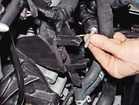 Desmontaje e instalación de transmisión manual Renault Duster