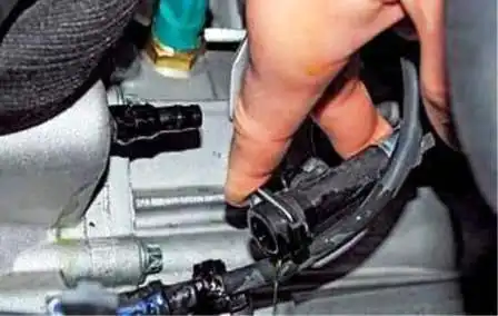 Desmontaje e instalación de transmisión manual Renault Duster