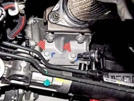 Desmontaje e instalación de transmisión manual Renault Duster