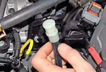 Desmontaje e instalación de transmisión manual Renault Duster