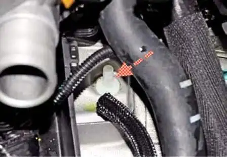 Desmontaje e instalación de transmisión manual Renault Duster