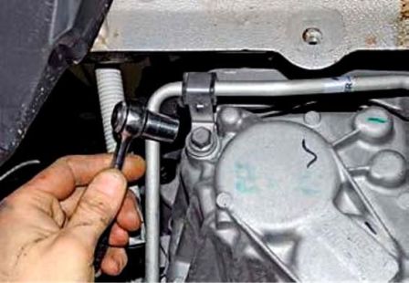 Removal and installation of Renault Duster manual transmission