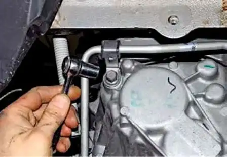 Desmontaje e instalación de transmisión manual Renault Duster