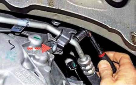 Зняття та встановлення механічної КПП Renault Duster