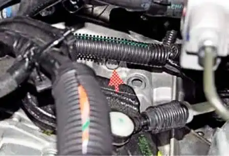 Desmontaje e instalación de transmisión manual Renault Duster