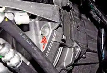 Desmontaje e instalación de transmisión manual Renault Duster