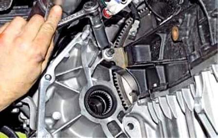 Removal and installation of manual transmission Renault Duster