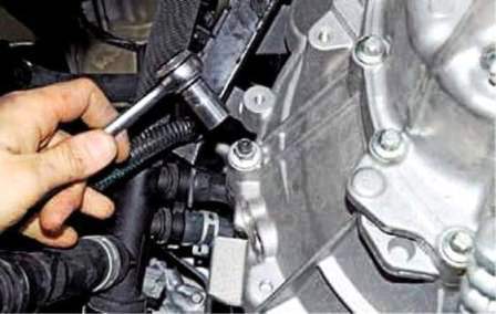 Removal and installation of manual transmission Renault Duster